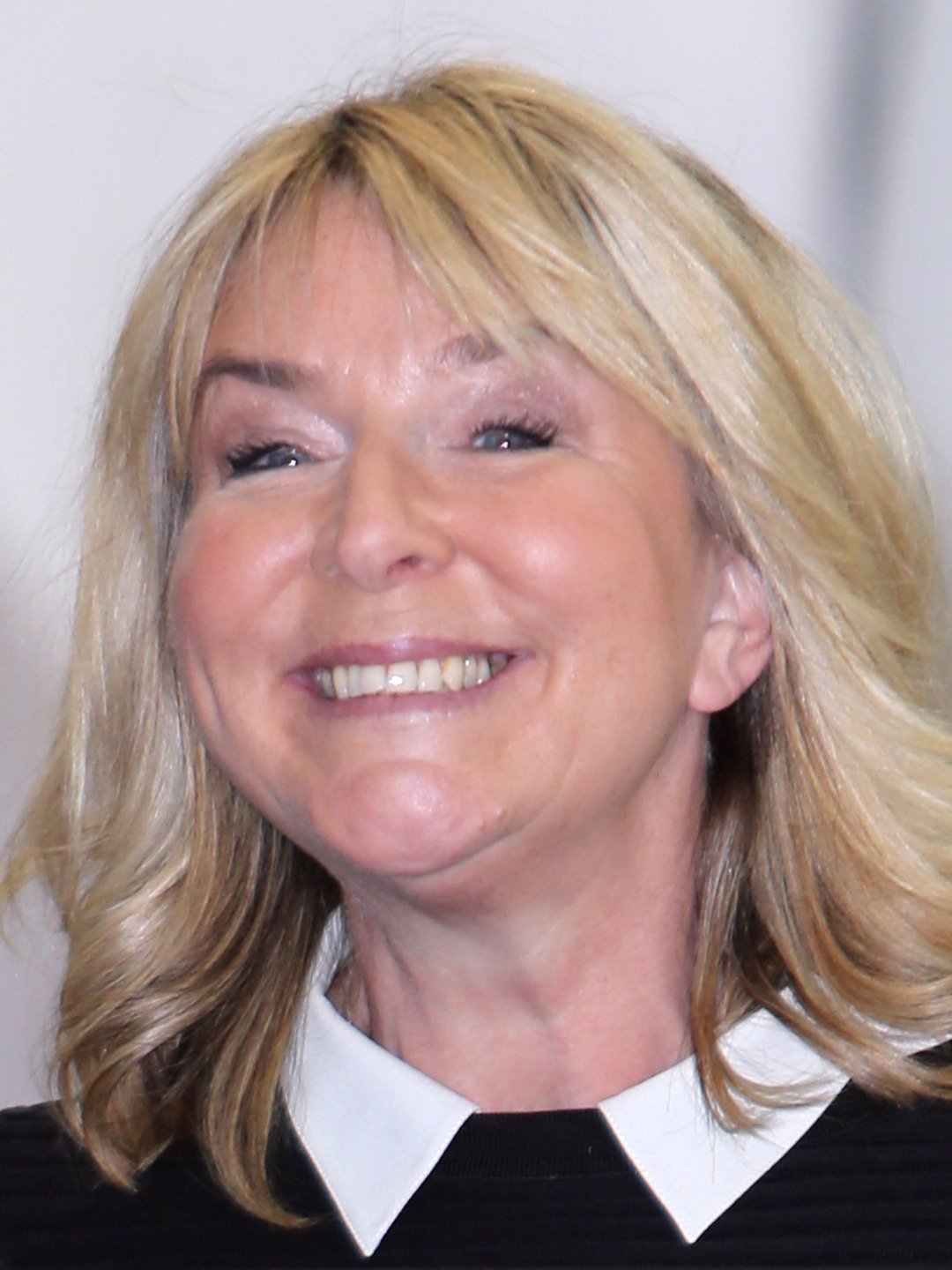 How tall is Fern Britton?